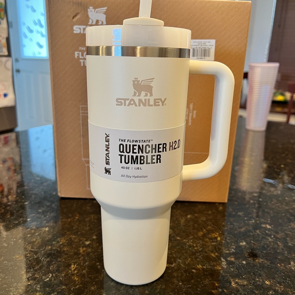 NWT Stanley Quencher H2.0 Tumbler | 40 oz Cream